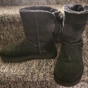 UGG BAILEY BOW II BOOTS Size 9